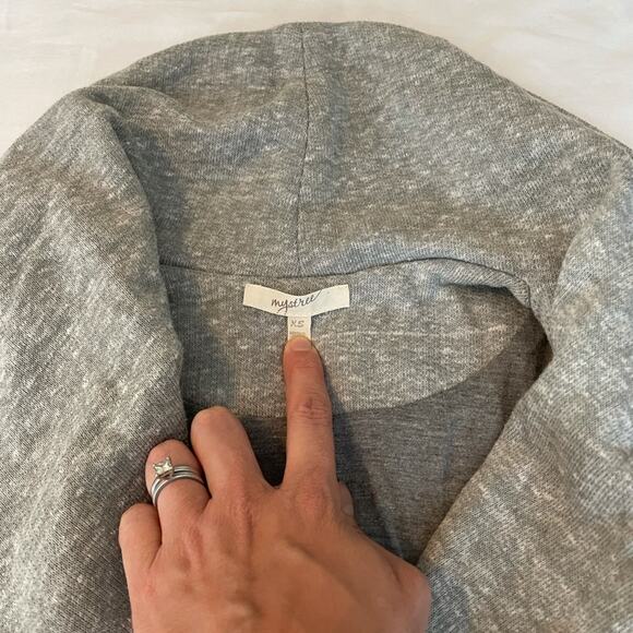 Mystree gray knit cardigan. Size XS. Asymmetrical zip. - Picture 4 of 8